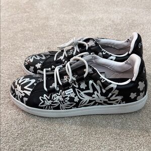 Women’s Stylish Black and White Goats Leather Sneakers Shoes Size 8.5